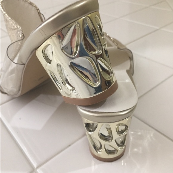 Vintage gold mules. Size 39 fits like size 8 - 8.5. - Picture 3 of 5